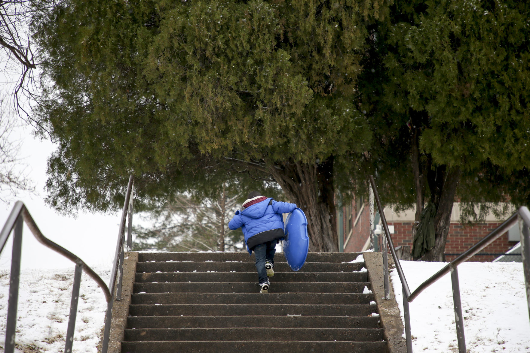 Snow falls on Tulsa area, northeast Oklahoma